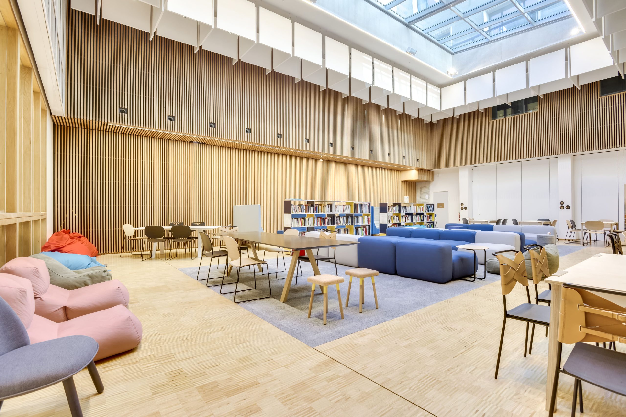 Le_Laboratoire_Charles_V_Learning_Center_2